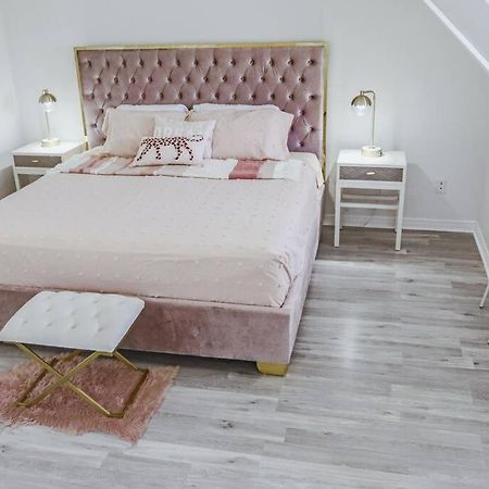 Kitchener-Waterloo Cozy House Villa Bagian luar foto