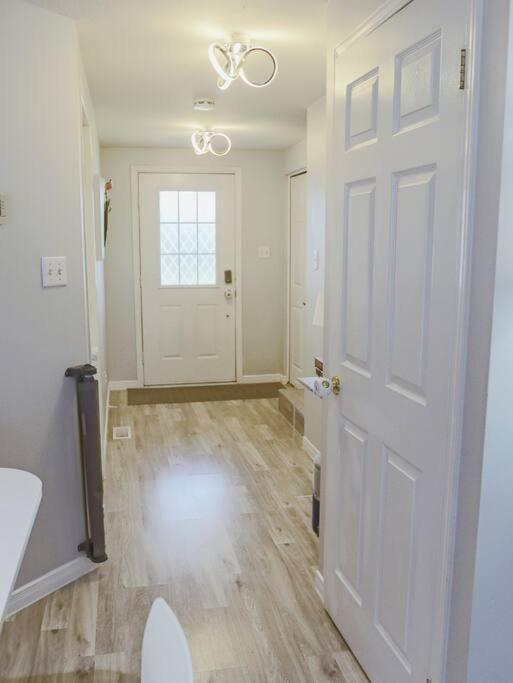 Kitchener-Waterloo Cozy House Villa Bagian luar foto
