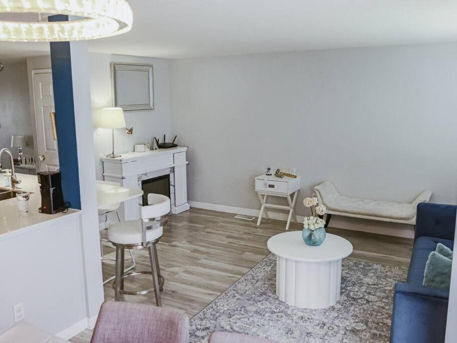 Kitchener-Waterloo Cozy House Villa Bagian luar foto