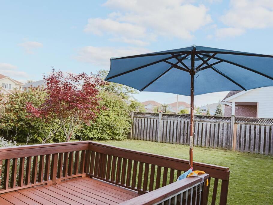 Kitchener-Waterloo Cozy House Villa Bagian luar foto
